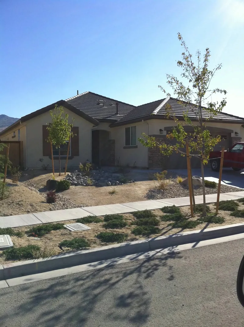 Seamless aluminum gutter install in Reno